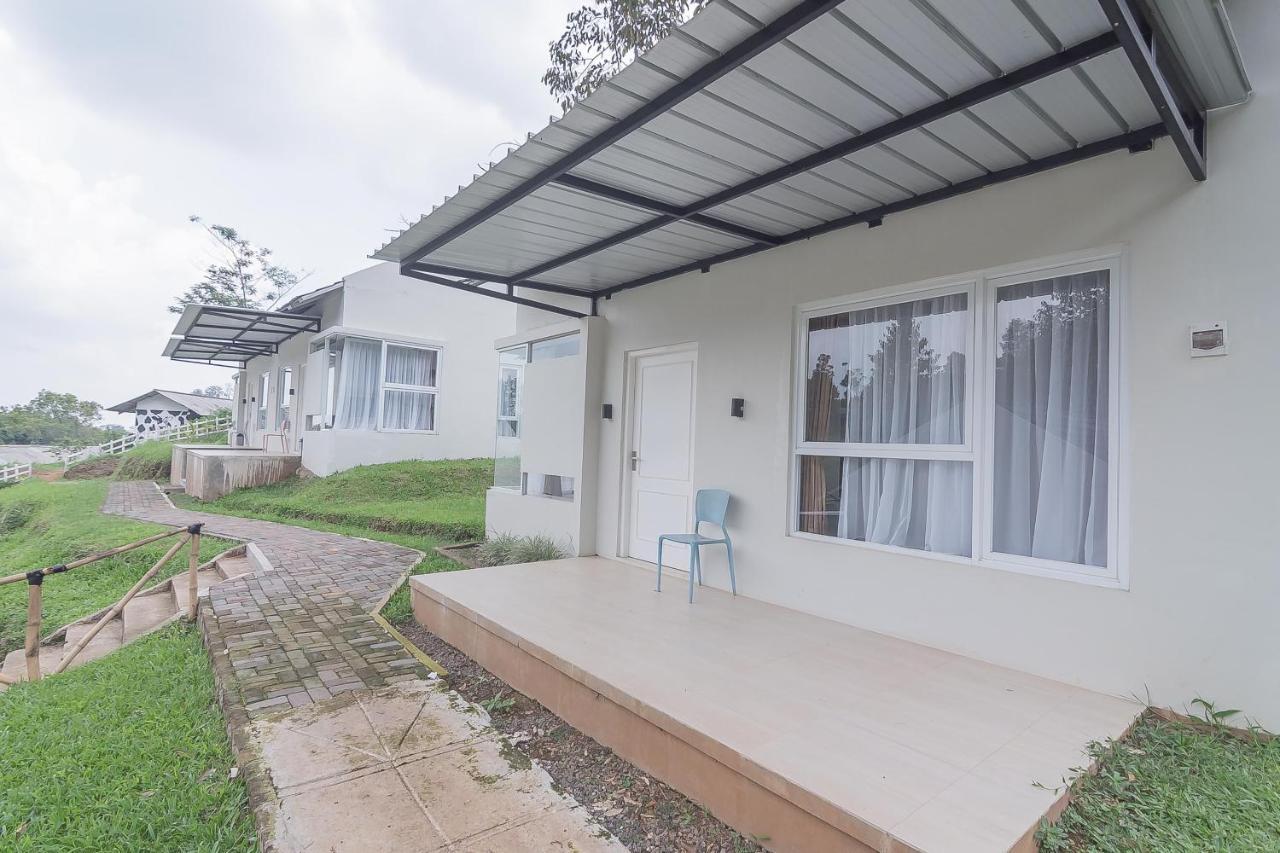 Reddoorz Resort Syariah Near D'Castello Ciater Subang Exteriör bild