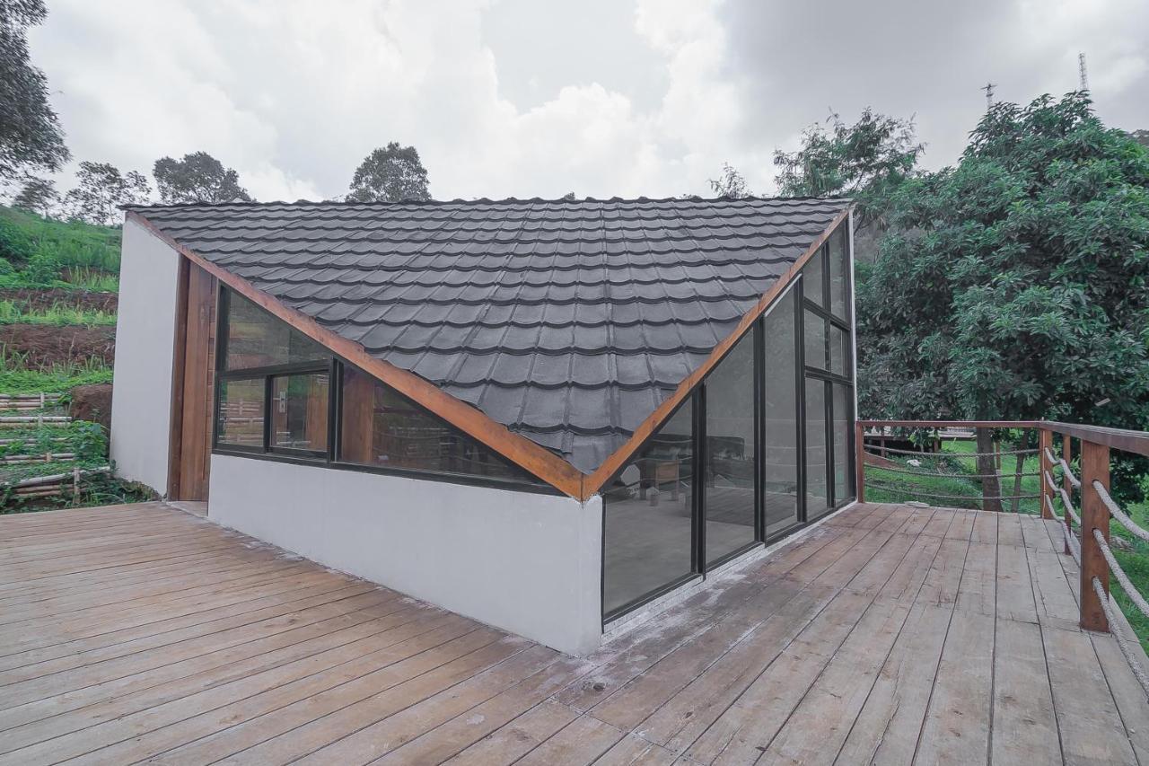 Reddoorz Resort Syariah Near D'Castello Ciater Subang Exteriör bild