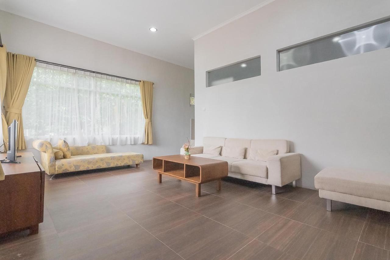 Reddoorz Resort Syariah Near D'Castello Ciater Subang Exteriör bild