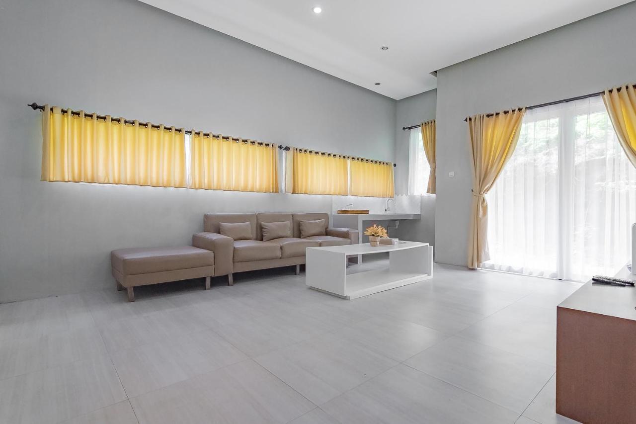 Reddoorz Resort Syariah Near D'Castello Ciater Subang Exteriör bild