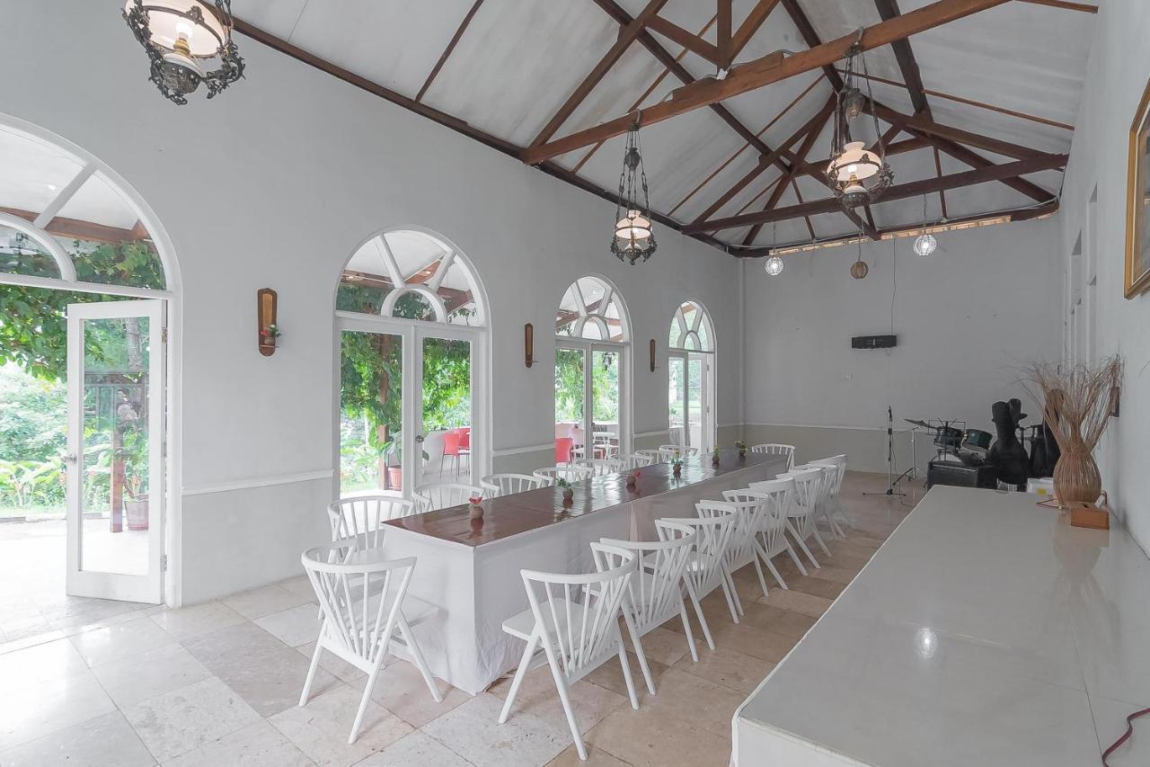 Reddoorz Resort Syariah Near D'Castello Ciater Subang Exteriör bild