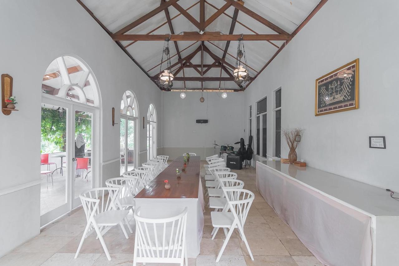 Reddoorz Resort Syariah Near D'Castello Ciater Subang Exteriör bild